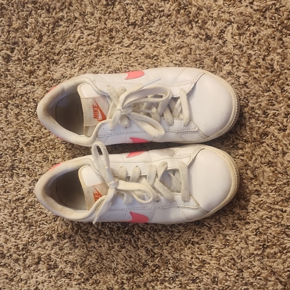 Nike women's size 6 sneakers